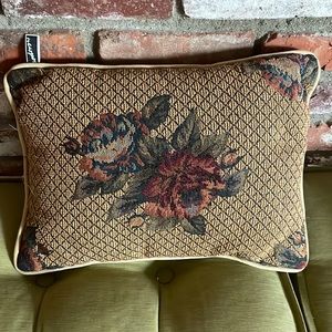 Newport small rectangular pillow. Green gold red.